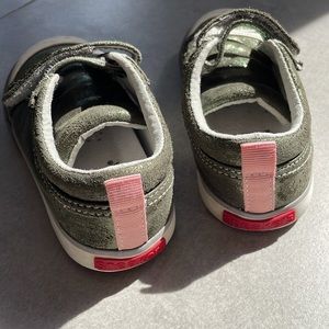 Green see kai run toddler sneakers sz 8